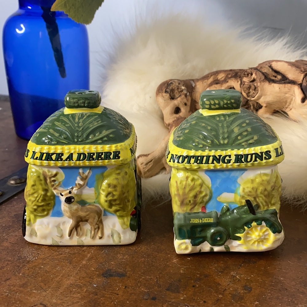 Gibson Yellow/Green John Deer Salt/Pepper Shakers - Picture 3 of 6